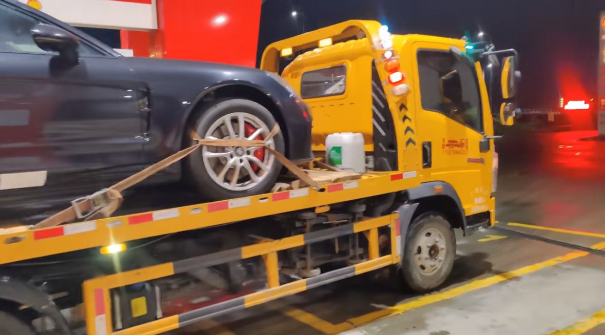 东丽行车途中遇到突发状况该如何呼叫道路救援？